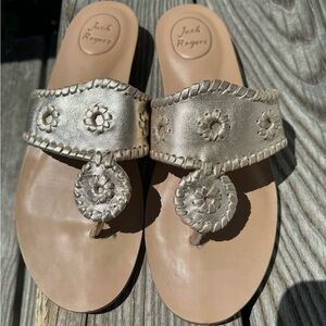 Jack Rogers Sz 9 Gold flat wedge